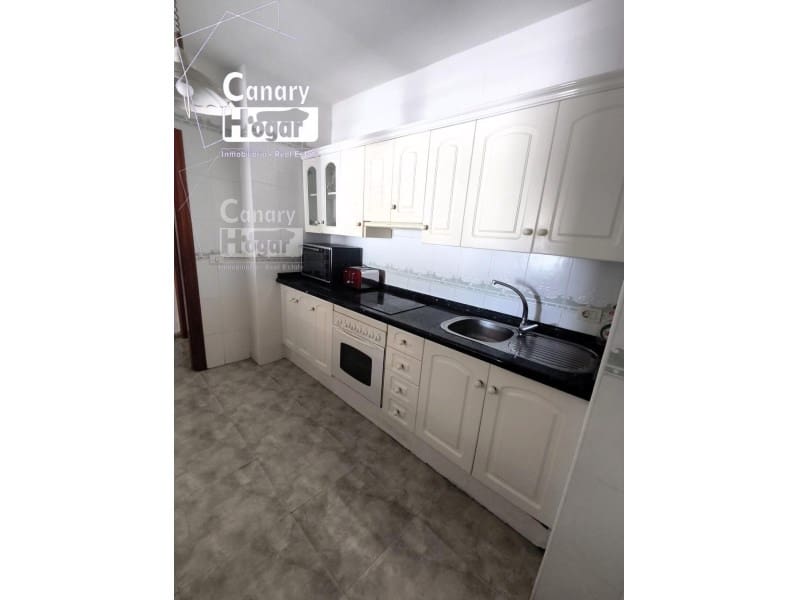 3 bedroom Apartment for sale in Los Cristianos with garage - € 549,000 (Ref: 9836409)