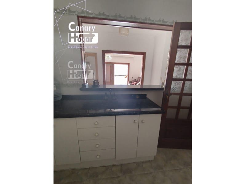3 bedroom Apartment for sale in Los Cristianos with garage - € 549,000 (Ref: 9836409)