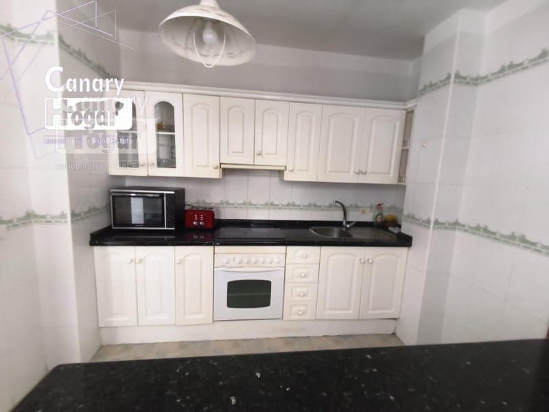 3 bedroom Apartment for sale in Los Cristianos with garage - € 549,000 (Ref: 9836409)
