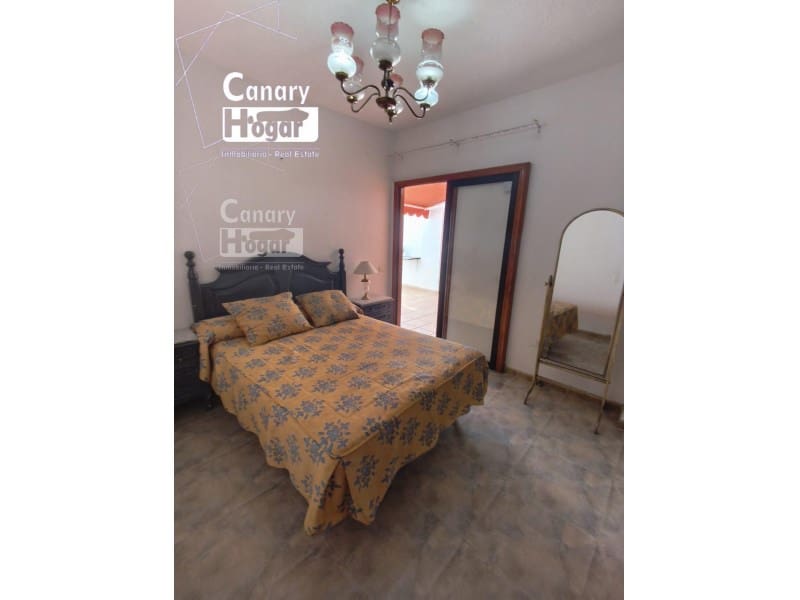 3 bedroom Apartment for sale in Los Cristianos with garage - € 549,000 (Ref: 9836409)