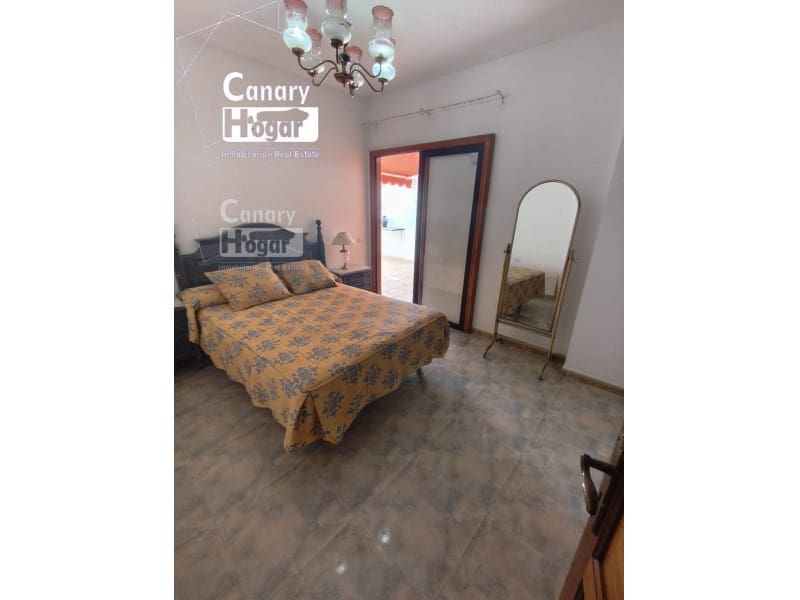 3 bedroom Apartment for sale in Los Cristianos with garage - € 549,000 (Ref: 9836409)