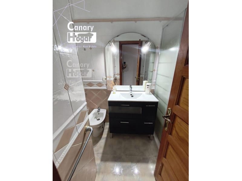 3 bedroom Apartment for sale in Los Cristianos with garage - € 549,000 (Ref: 9836409)