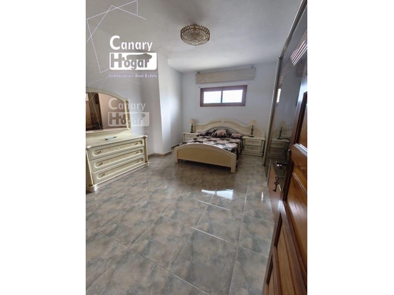 3 bedroom Apartment for sale in Los Cristianos with garage - € 549,000 (Ref: 9836409)