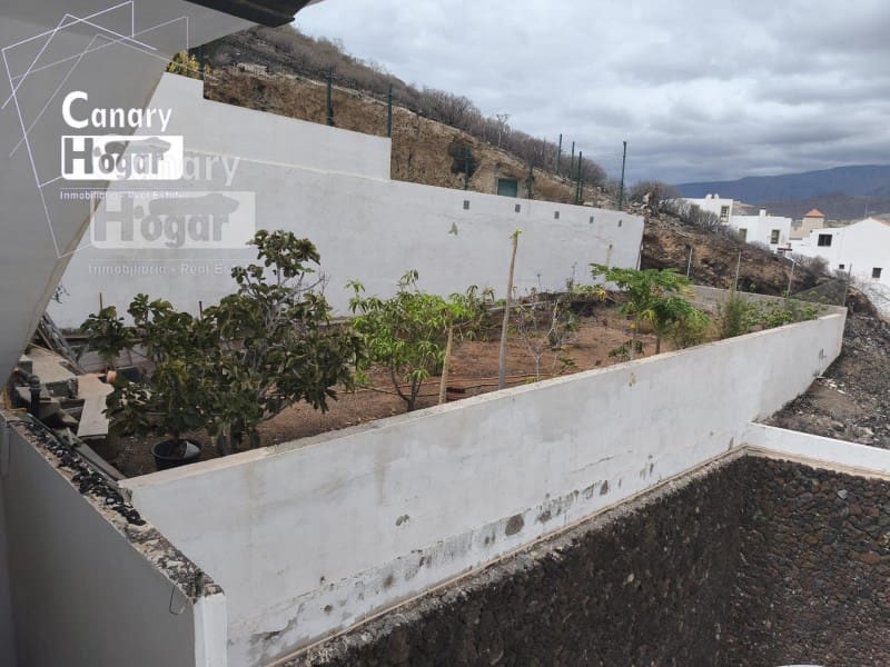 3 bedroom Apartment for sale in Los Cristianos with garage - € 549,000 (Ref: 9836409)