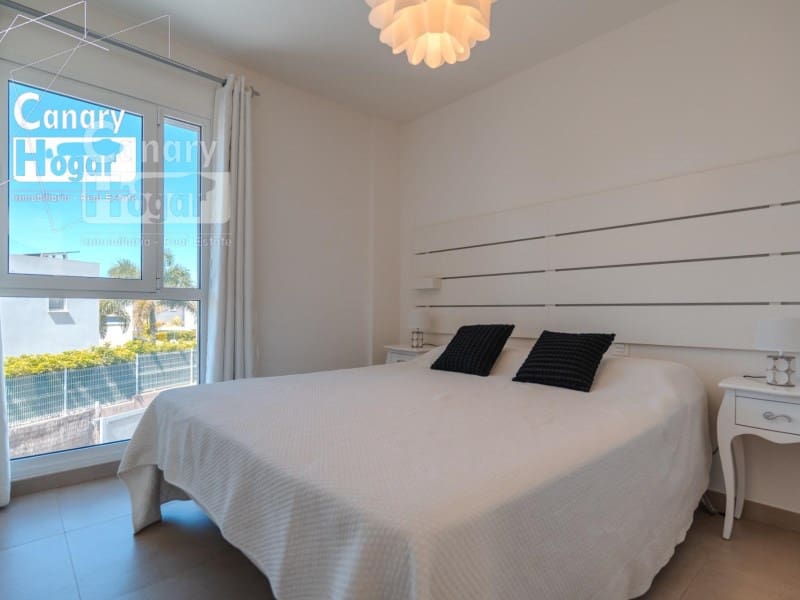 Chalet de 3 habitaciones en Adeje en venta con piscina - 1.075.000 € (Ref: 9839352)