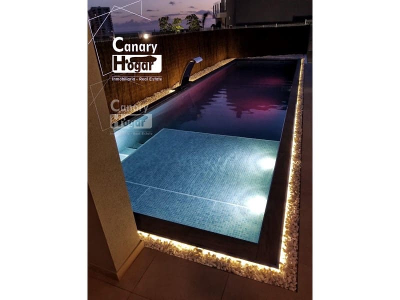 Chalet de 3 habitaciones en Adeje en venta con piscina - 1.075.000 € (Ref: 9839352)