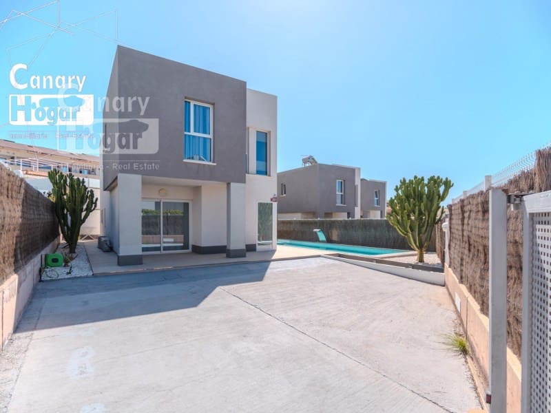 Chalet de 3 habitaciones en Adeje en venta con piscina - 1.075.000 € (Ref: 9839352)