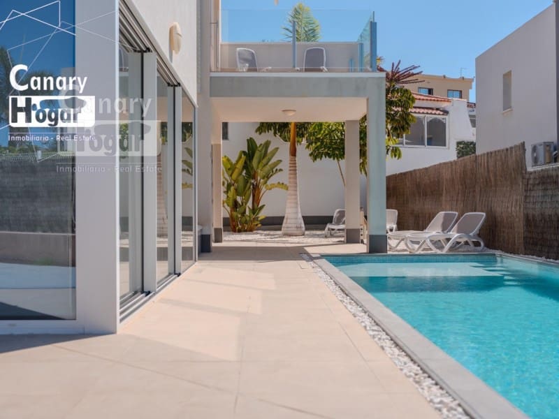 Chalet de 3 habitaciones en Adeje en venta con piscina - 1.075.000 € (Ref: 9839352)