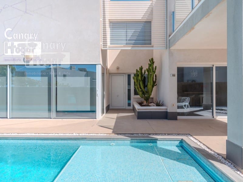 Chalet de 3 habitaciones en Adeje en venta con piscina - 1.075.000 € (Ref: 9839352)
