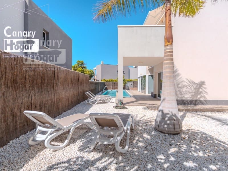 Chalet de 3 habitaciones en Adeje en venta con piscina - 1.075.000 € (Ref: 9839352)
