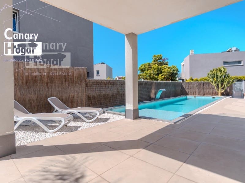 Chalet de 3 habitaciones en Adeje en venta con piscina - 1.075.000 € (Ref: 9839352)