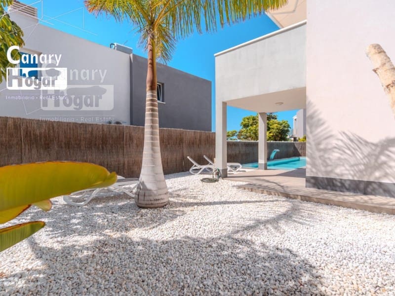 Chalet de 3 habitaciones en Adeje en venta con piscina - 1.075.000 € (Ref: 9839352)