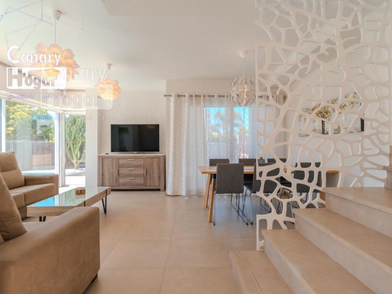 Chalet de 3 habitaciones en Adeje en venta con piscina - 1.075.000 € (Ref: 9839352)