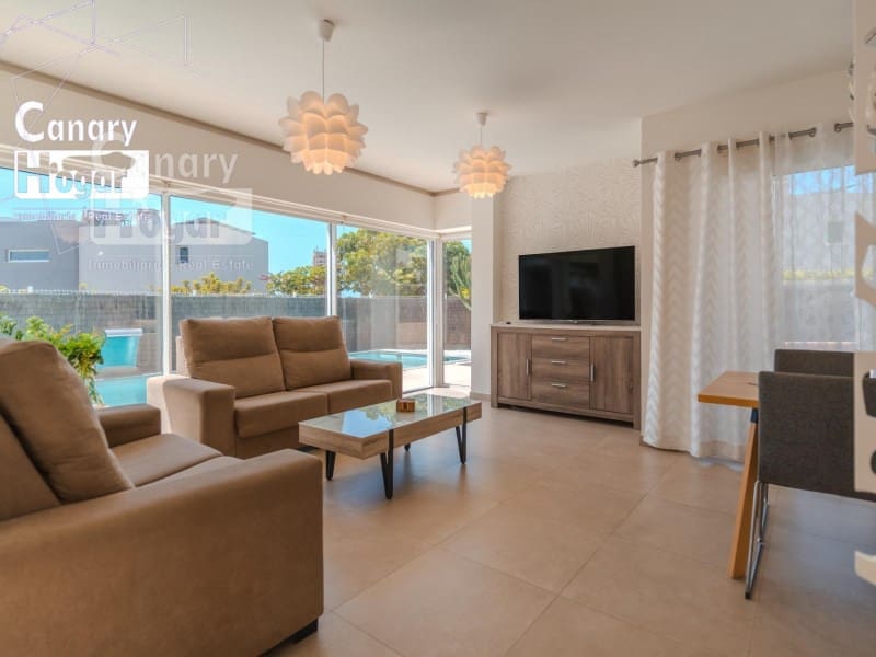Chalet de 3 habitaciones en Adeje en venta con piscina - 1.075.000 € (Ref: 9839352)