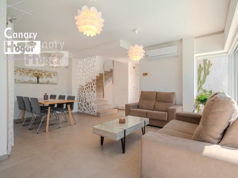 Chalet de 3 habitaciones en Adeje en venta con piscina - 1.075.000 € (Ref: 9839352)