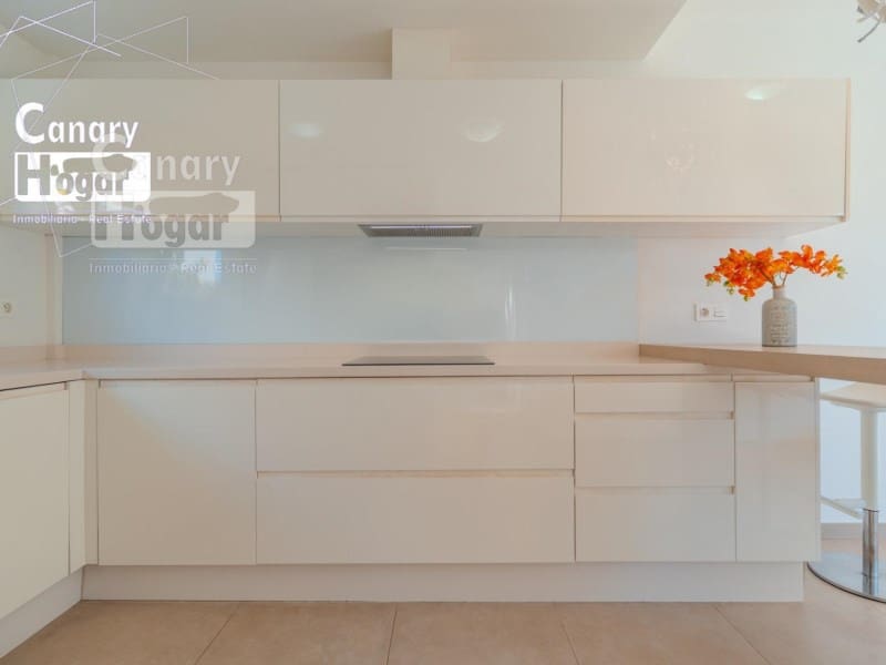 Chalet de 3 habitaciones en Adeje en venta con piscina - 1.075.000 € (Ref: 9839352)