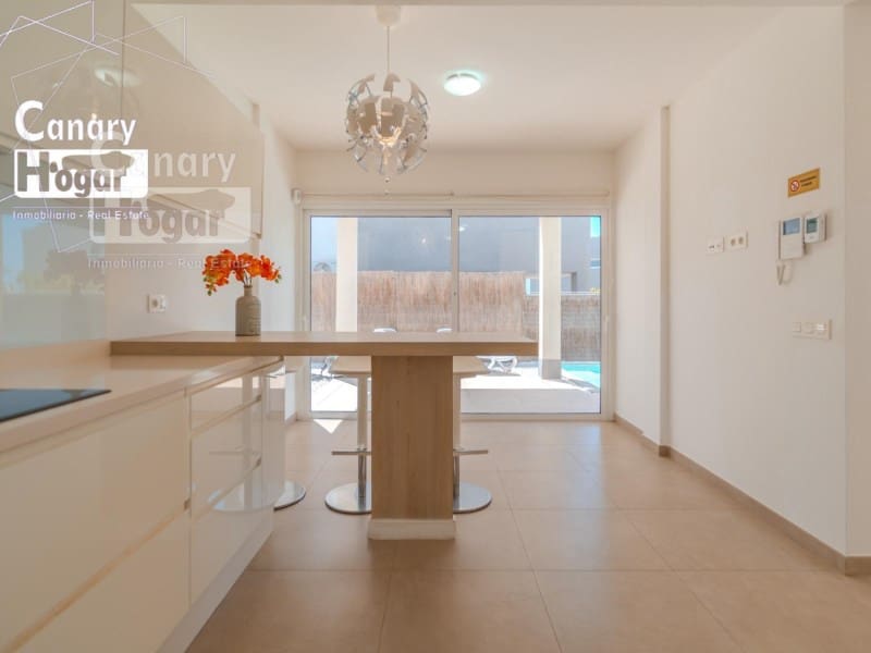 Chalet de 3 habitaciones en Adeje en venta con piscina - 1.075.000 € (Ref: 9839352)