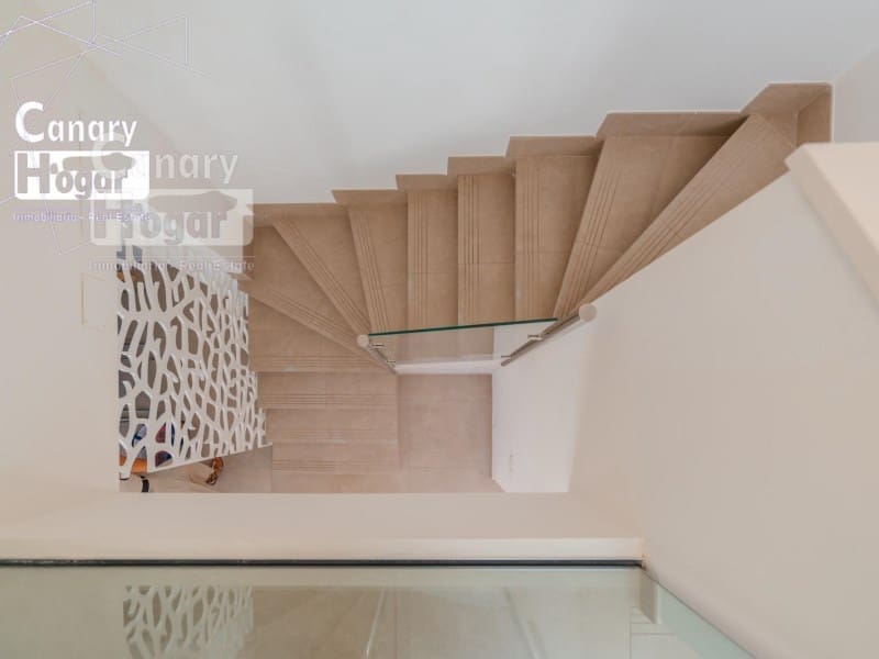 Chalet de 3 habitaciones en Adeje en venta con piscina - 1.075.000 € (Ref: 9839352)