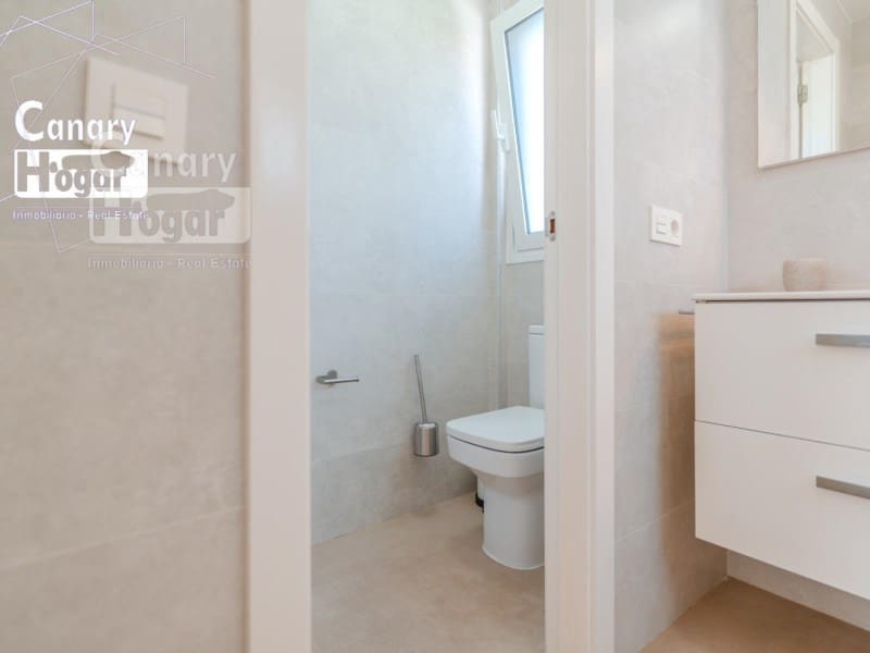 Chalet de 3 habitaciones en Adeje en venta con piscina - 1.075.000 € (Ref: 9839352)