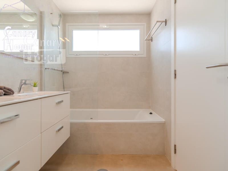 Chalet de 3 habitaciones en Adeje en venta con piscina - 1.075.000 € (Ref: 9839352)