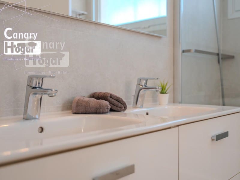 Chalet de 3 habitaciones en Adeje en venta con piscina - 1.075.000 € (Ref: 9839352)