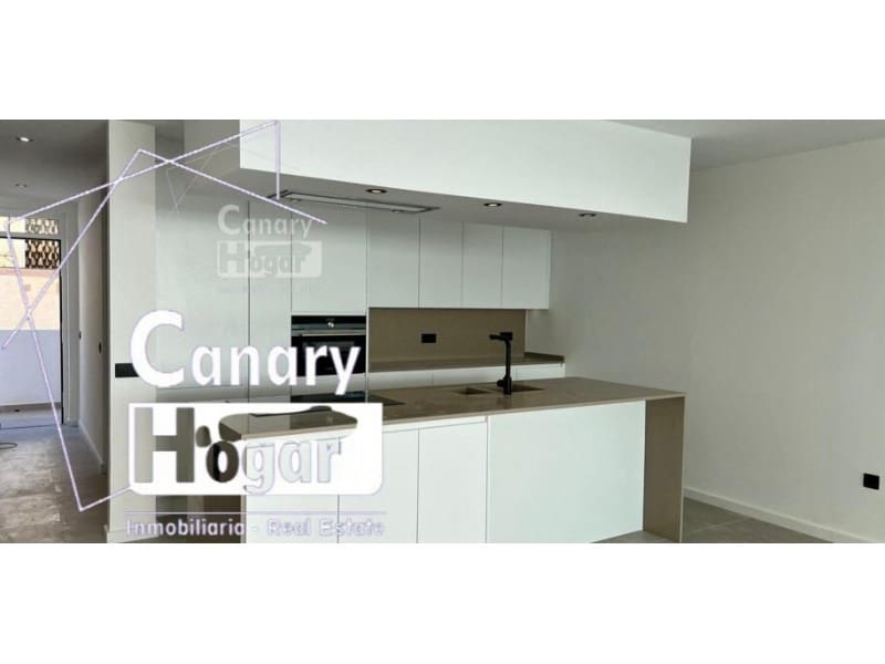 3 chambre Appartement à vendre à Costa del Silencio avec piscine garage - 685 000 € (Ref: 9839355)