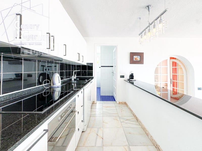 3 soverom Villa til salgs i Costa Adeje med svømmebasseng - € 885 000 (Ref: 9839356)