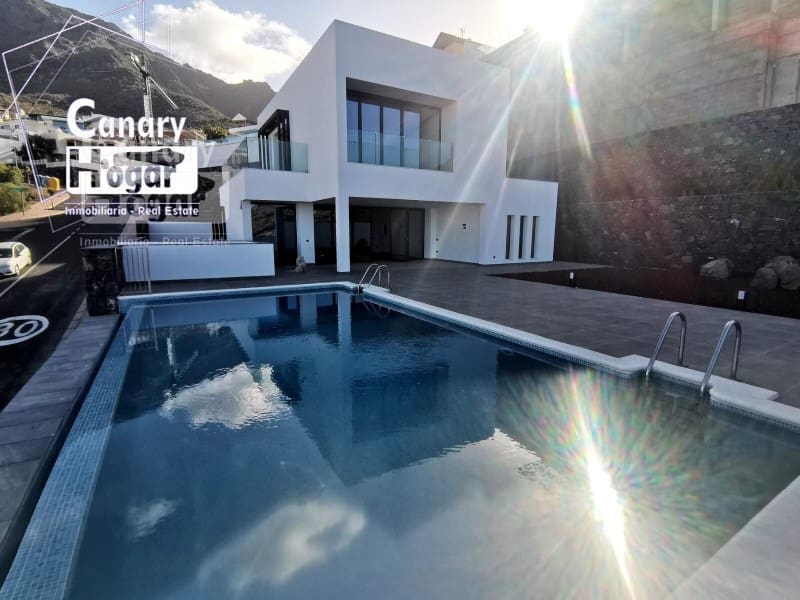 4 sovrum Villa till salu i Costa Adeje med pool garage - 1 950 000 € (Ref: 9840327)