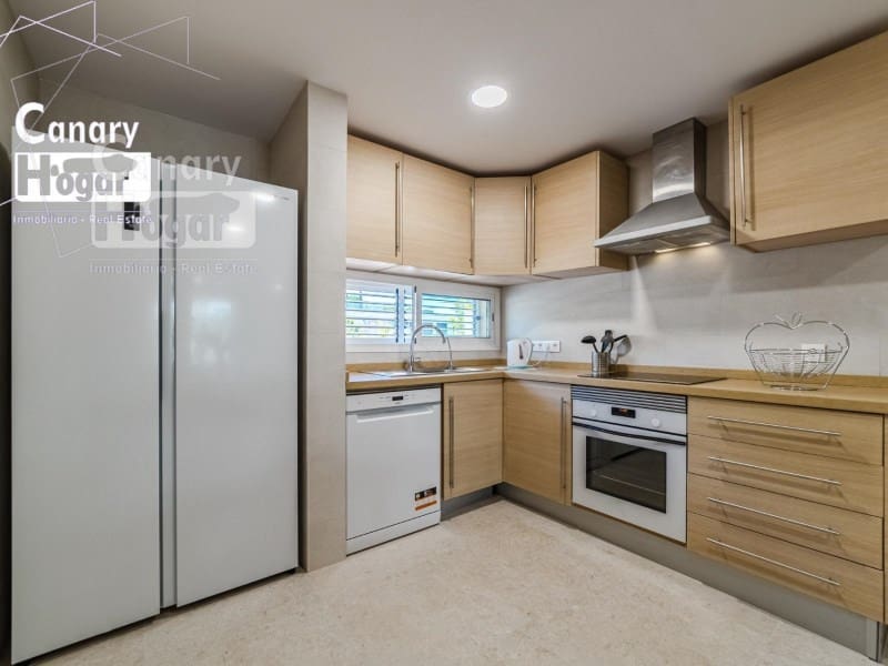 4 soveværelse Villa til leje i Playa Fanabe med swimmingpool garage - € 2.700 (Ref: 9840328)