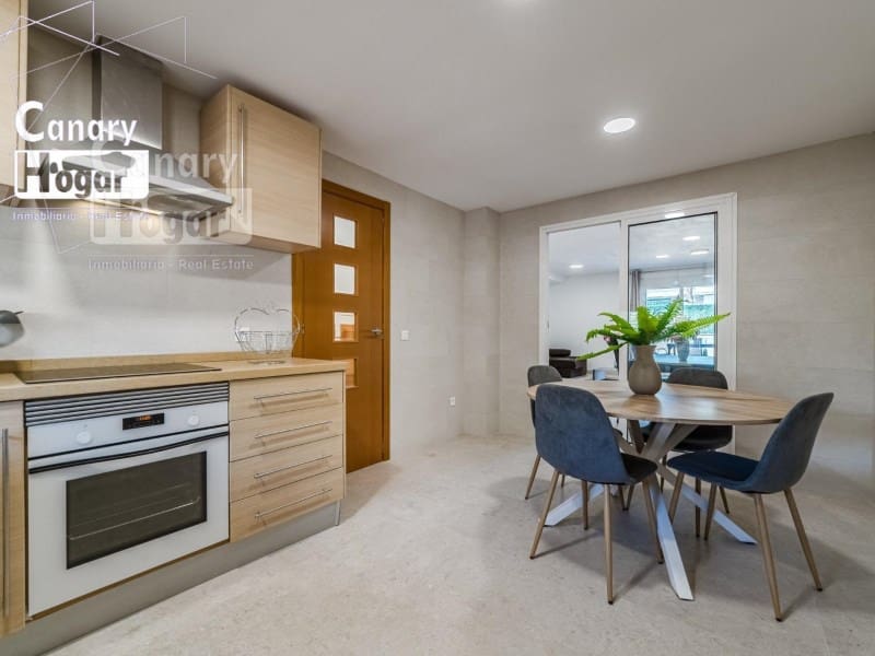 4 soveværelse Villa til leje i Playa Fanabe med swimmingpool garage - € 2.700 (Ref: 9840328)