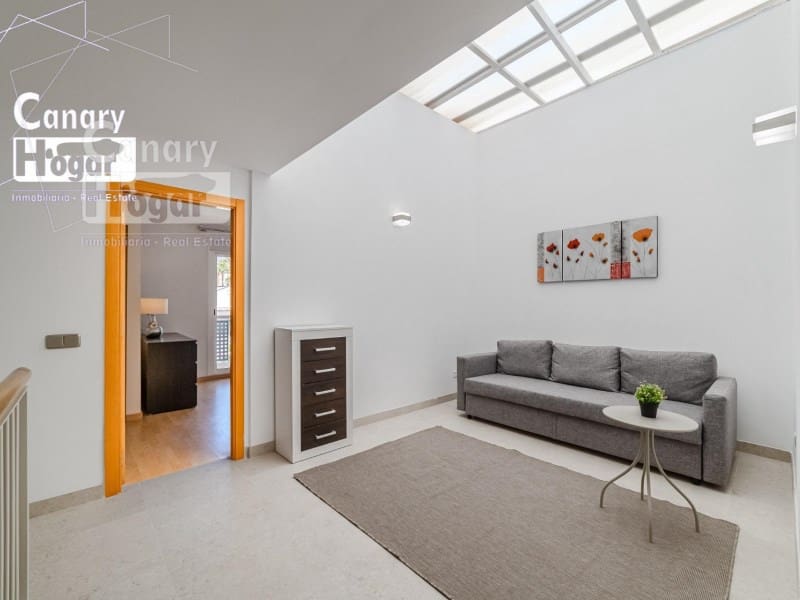 4 soveværelse Villa til leje i Playa Fanabe med swimmingpool garage - € 2.700 (Ref: 9840328)