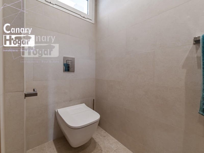 4 soveværelse Villa til leje i Playa Fanabe med swimmingpool garage - € 2.700 (Ref: 9840328)
