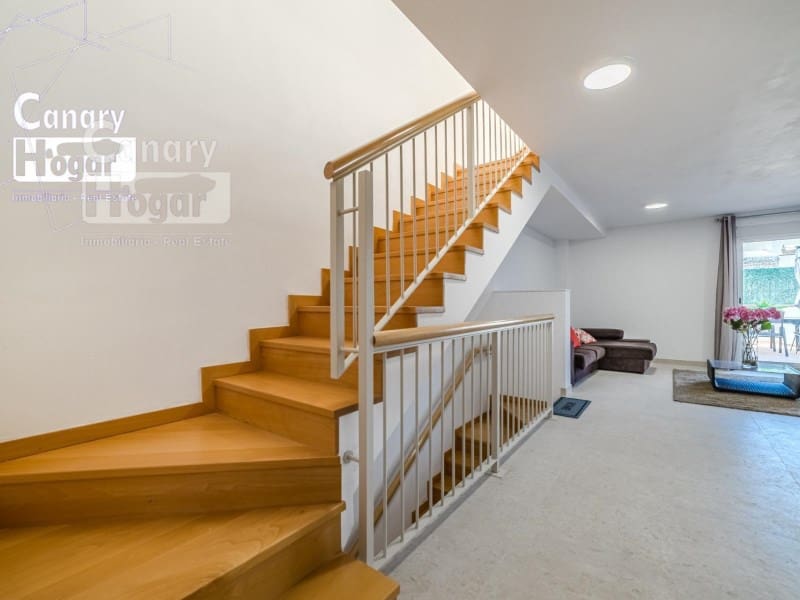 4 soveværelse Villa til leje i Playa Fanabe med swimmingpool garage - € 2.700 (Ref: 9840328)