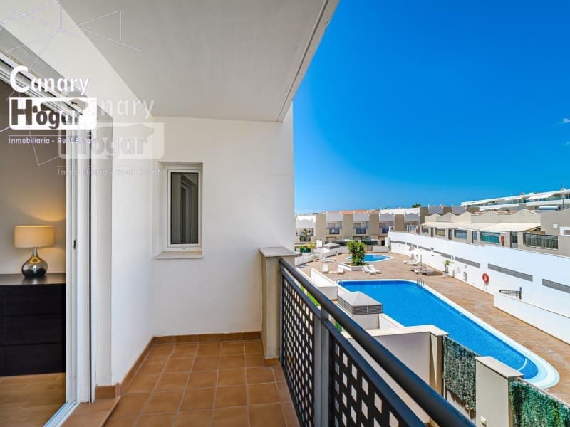 4 soveværelse Villa til leje i Playa Fanabe med swimmingpool garage - € 2.700 (Ref: 9840328)
