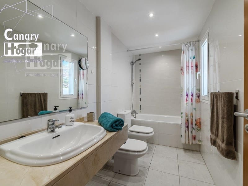 4 soveværelse Villa til leje i Playa Fanabe med swimmingpool garage - € 2.700 (Ref: 9840328)