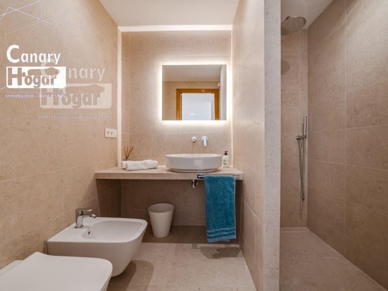 4 soveværelse Villa til leje i Playa Fanabe med swimmingpool garage - € 2.700 (Ref: 9840328)