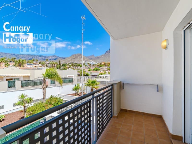 4 soveværelse Villa til leje i Playa Fanabe med swimmingpool garage - € 2.700 (Ref: 9840328)