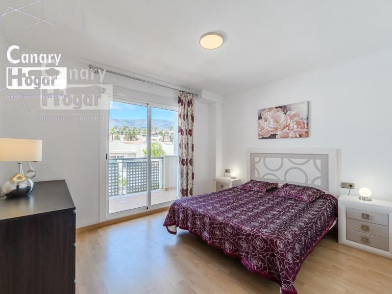 4 soveværelse Villa til leje i Playa Fanabe med swimmingpool garage - € 2.700 (Ref: 9840328)