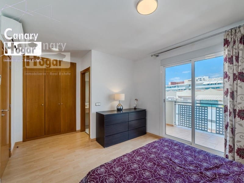 4 soveværelse Villa til leje i Playa Fanabe med swimmingpool garage - € 2.700 (Ref: 9840328)