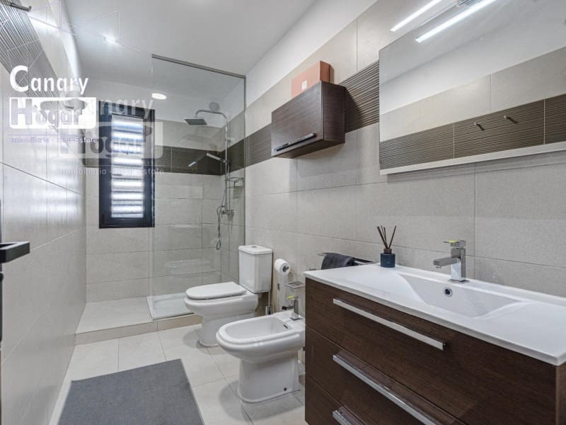 4 bedroom Villa for sale in Costa Adeje with pool garage - € 1,650,000 (Ref: 9840330)
