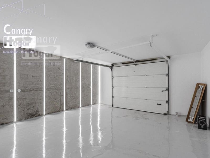 4 bedroom Villa for sale in Costa Adeje with pool garage - € 1,650,000 (Ref: 9840330)
