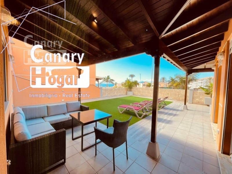 Chalet de 4 habitaciones en Los Cristianos en venta con piscina garaje - 775.000 € (Ref: 9840339)