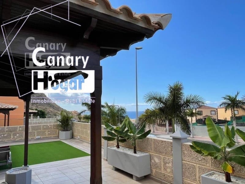 Chalet de 4 habitaciones en Los Cristianos en venta con piscina garaje - 775.000 € (Ref: 9840339)