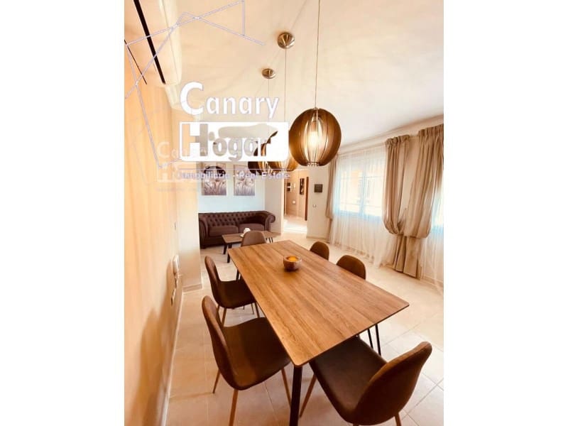Chalet de 4 habitaciones en Los Cristianos en venta con piscina garaje - 775.000 € (Ref: 9840339)