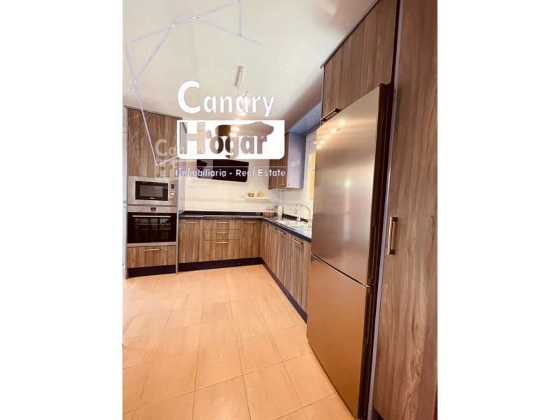 Chalet de 4 habitaciones en Los Cristianos en venta con piscina garaje - 775.000 € (Ref: 9840339)