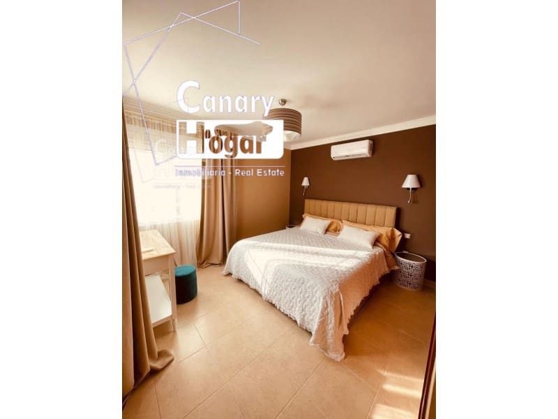 Chalet de 4 habitaciones en Los Cristianos en venta con piscina garaje - 775.000 € (Ref: 9840339)