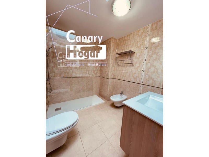 Chalet de 4 habitaciones en Los Cristianos en venta con piscina garaje - 775.000 € (Ref: 9840339)