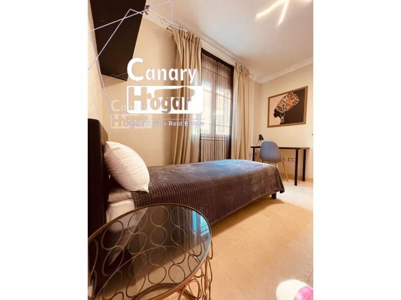 Chalet de 4 habitaciones en Los Cristianos en venta con piscina garaje - 775.000 € (Ref: 9840339)