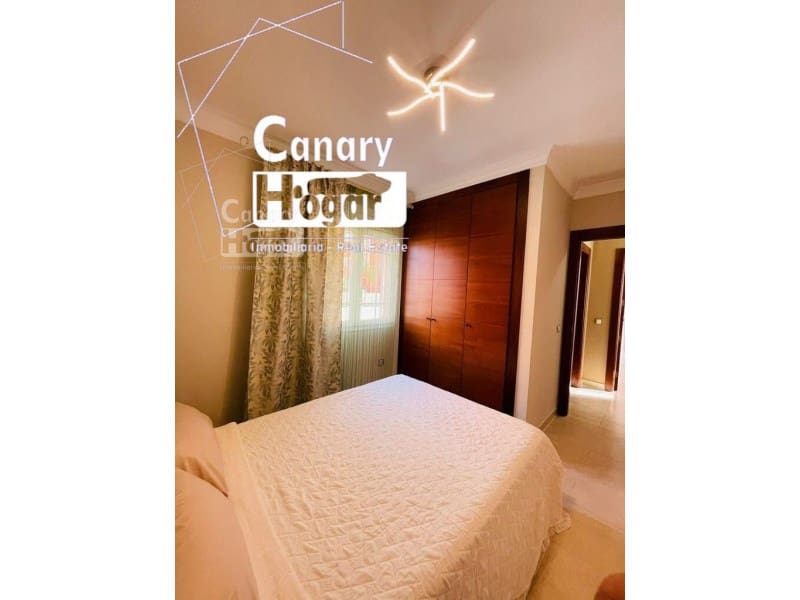 Chalet de 4 habitaciones en Los Cristianos en venta con piscina garaje - 775.000 € (Ref: 9840339)