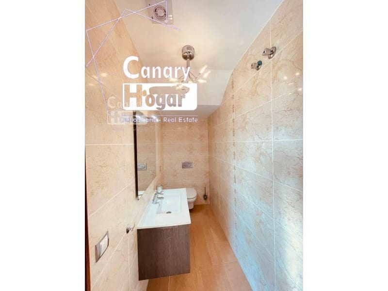 Chalet de 4 habitaciones en Los Cristianos en venta con piscina garaje - 775.000 € (Ref: 9840339)